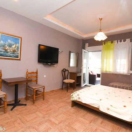 Menios Apartments And Studios Nea Kallikrateia Dış mekan fotoğraf