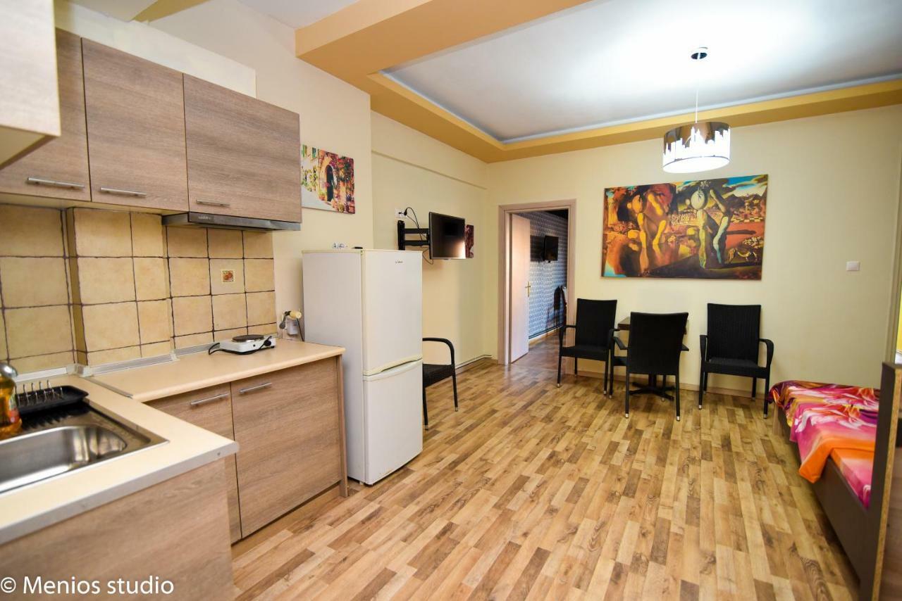 Menios Apartments And Studios Nea Kallikrateia Dış mekan fotoğraf