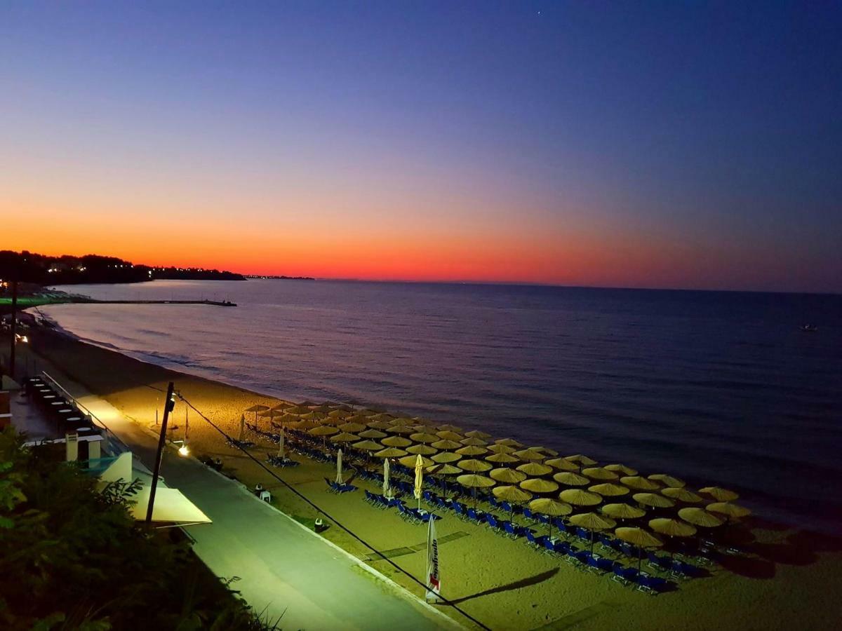 Menios Apartments And Studios Nea Kallikrateia Dış mekan fotoğraf